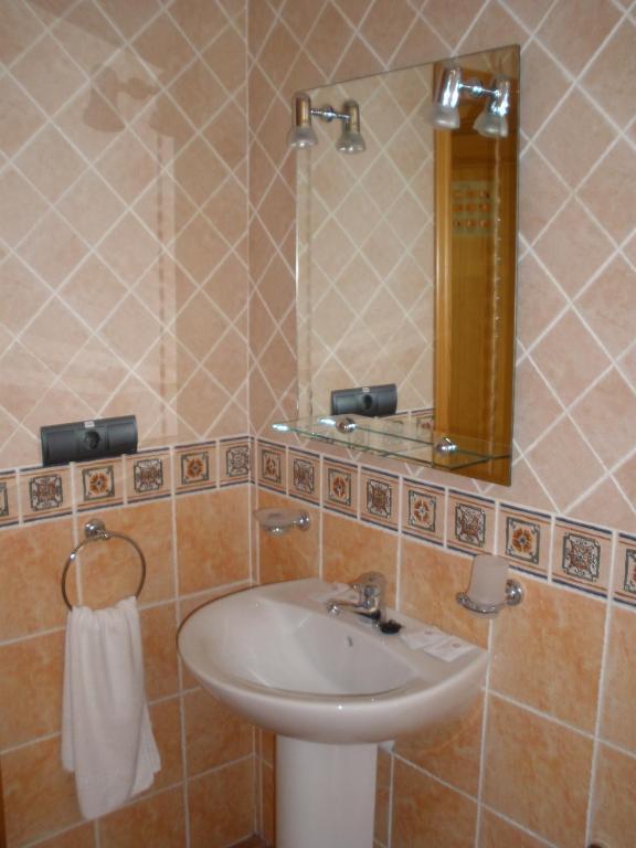 Hotel Restaurante Vinas Viejas Fuentes de Ayódar Habitación foto